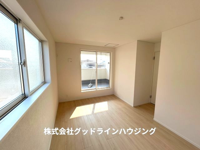 三木市志染町東自由が丘　第6-2号棟の洋室