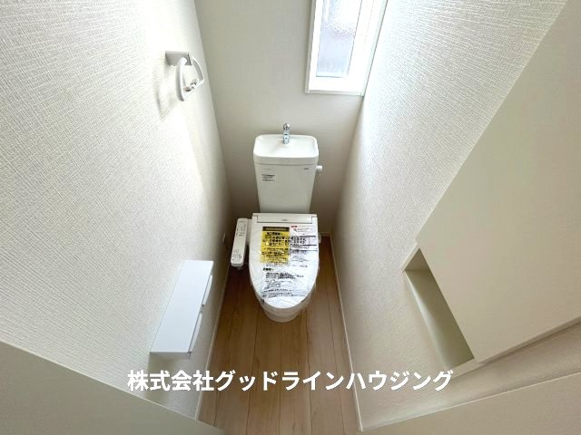 三木市志染町東自由が丘　第6-2号棟のトイレ
