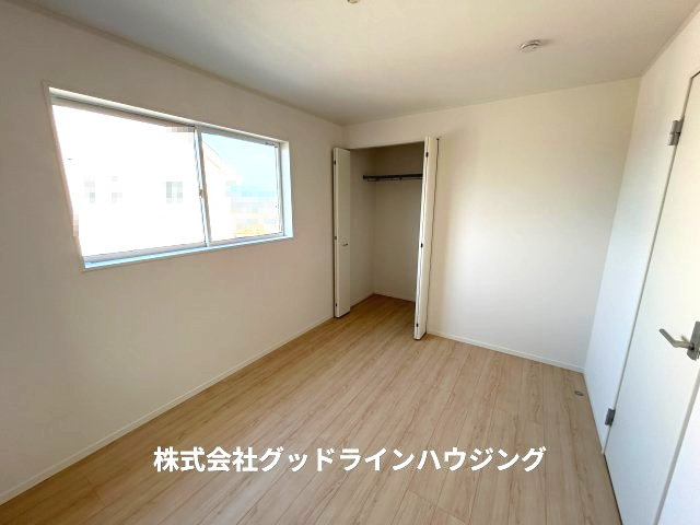 三木市志染町東自由が丘　第6-2号棟の洋室