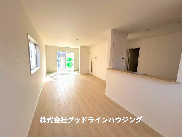 三木市志染町東自由が丘　第6-2号棟の居間・リビング