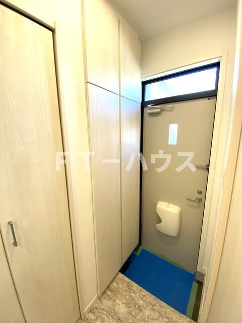 ロイヤルコート高根台の玄関