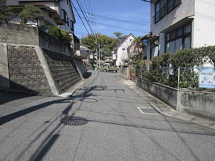 広島市安佐南区山本５丁目 の前面道路含む現地写真