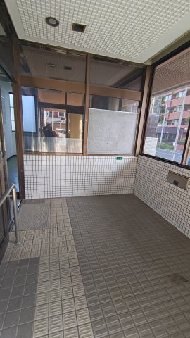 クレッシェンド門司港の玄関