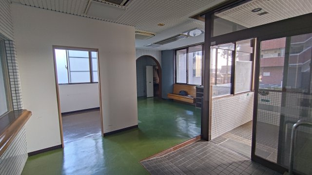 クレッシェンド門司港の玄関