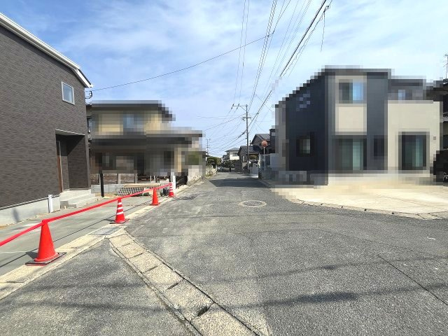 【その他】 | 福岡市西区野方5丁目第1　1号棟（全1棟）【仲介手数料無料・0円】 | 現地写真。前面道路です。