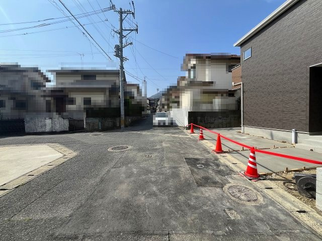 【その他】 | 福岡市西区野方5丁目第1　1号棟（全1棟）【仲介手数料無料・0円】 | 現地写真。前面道路です。