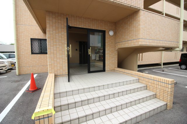 萩野マンション　B棟のエントランス