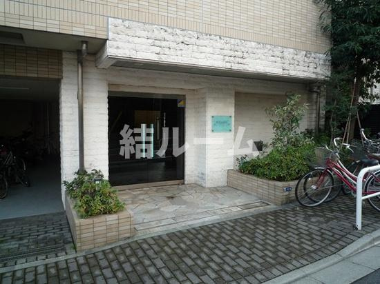 北区滝野川４丁目の賃貸マンションのエントランス