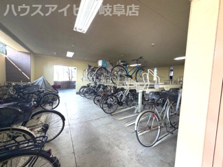 【駐車場】 | シャトレ愛松岐阜10階部分！JR岐阜駅まで10分！築25年！洋室に窓・勝手口あります♪ | シャトレ愛松岐阜10階部分！眺望日当り良好♪JR岐阜駅まで徒歩10分！通勤・通学に便利です♪築25年！