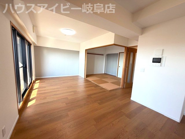 【居間・リビング】の画像