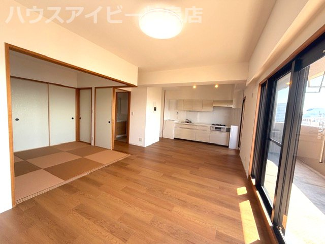 【居間・リビング】の画像