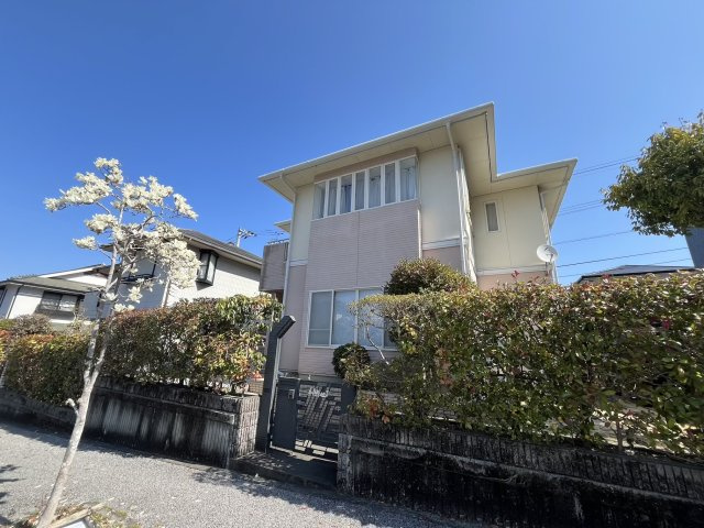 「美しい邸宅」いの町天王南4丁目　中古戸建の外観|横並びの美しい窓デザインが、外観のアクセントに☆