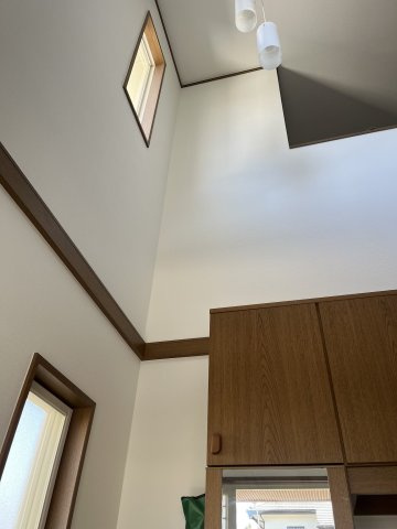 天王南4丁目　中古戸建の居間・リビング|ゆったり過ごせるリビングです