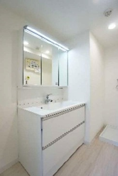 【独立洗面台】 | ライオンズマンション尼崎ガーデンシティ | シャワー付き洗面台でお掃除もラクラク