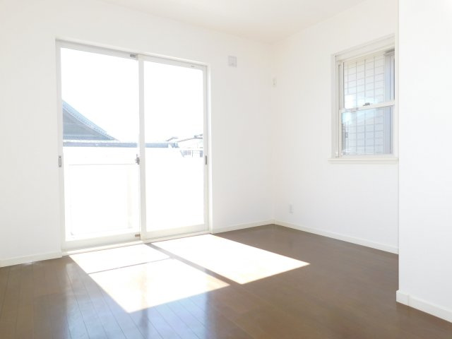 あま市森６丁目の中古一戸建の洋室|◇洋室◇　　南面で明るい洋室約６．１帖　全居室収納完備！　バルコニー利用可♪