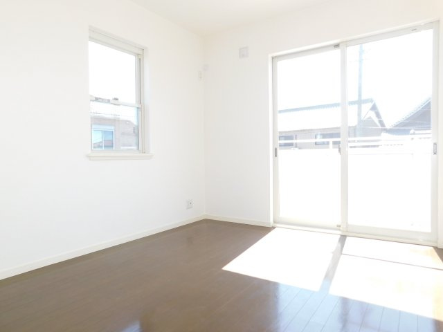 あま市森６丁目の中古一戸建の洋室|◇洋室◇　　南面で明るい洋室約５．７帖　全居室収納完備！　バルコニー利用可♪