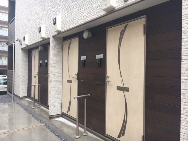 クレイノＬＩＮＡＴＥＲＲＡＣＥの玄関