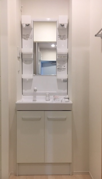 クレイノＬＩＮＡＴＥＲＲＡＣＥの独立洗面台