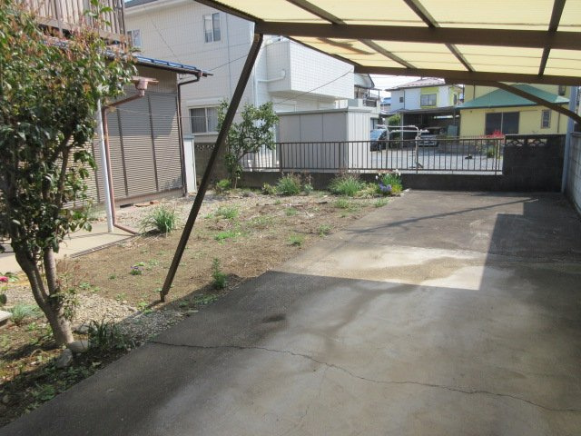 中古戸建　熊谷市新堀22-12（期間限定現況販売）の駐車場