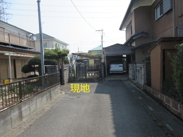 中古戸建　熊谷市新堀22-12（期間限定現況販売）の前面道路含む現地写真