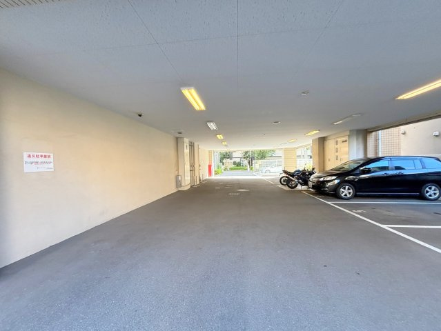 アーバンフラッツ新大阪1の駐車場
