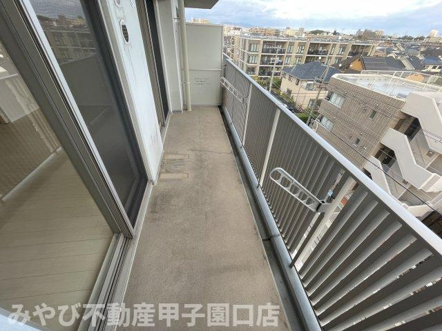甲子園三番町ハイツのバルコニー