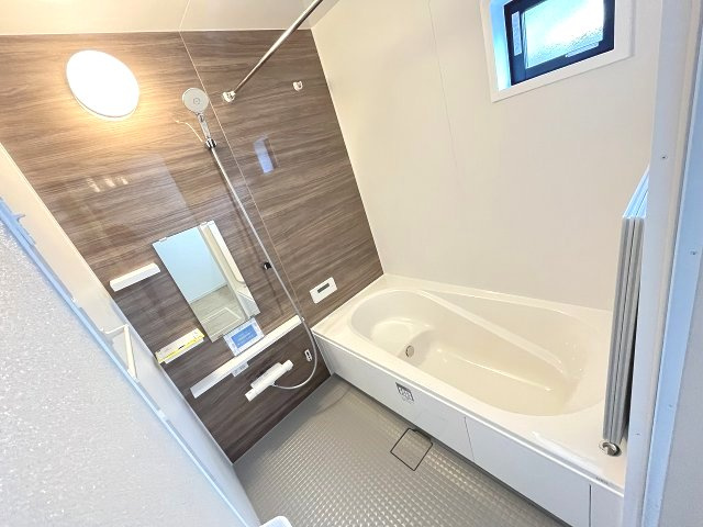 【浴室】 | 福岡市東区若宮3丁目5期　1号棟（全1棟）【仲介手数料無料・0円】 | 現地写真。浴室です。