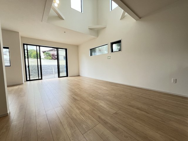【居間・リビング】 | 福岡市東区若宮3丁目5期　1号棟（全1棟）【仲介手数料無料・0円】 | 現地写真。
