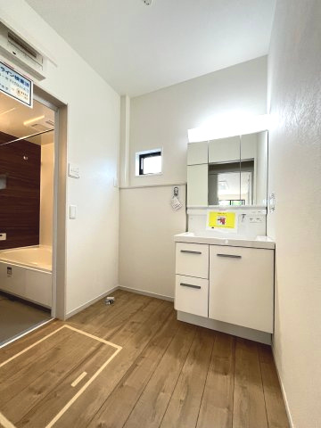 【洗面所】 | 福岡市東区若宮3丁目5期　1号棟（全1棟）【仲介手数料無料・0円】 | 現地写真。