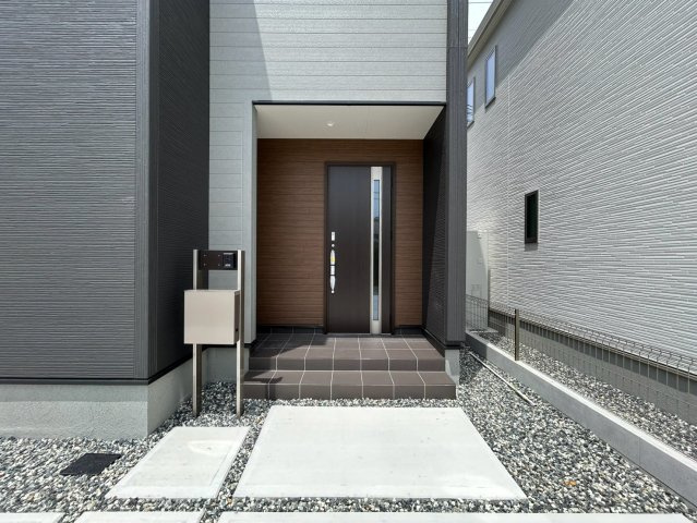 下滝野6期　1号棟のエントランス