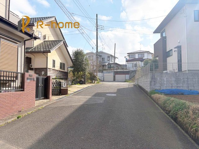 取手市本郷1丁目第1期　新築戸建て　1号棟の前面道路含む現地写真|『今から見たい！』大歓迎です♪
お気軽にＲ－ｈomeまでお問い合わせください。