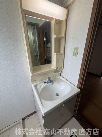 直方市大字感田のアパートの洗面所