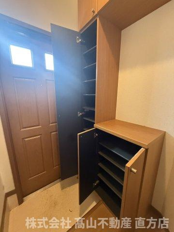 直方市大字感田のアパートの収納