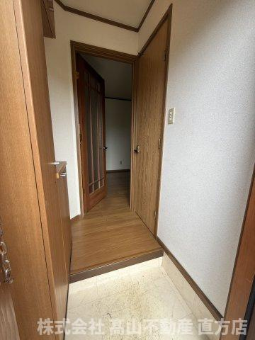 直方市大字感田のアパートの玄関