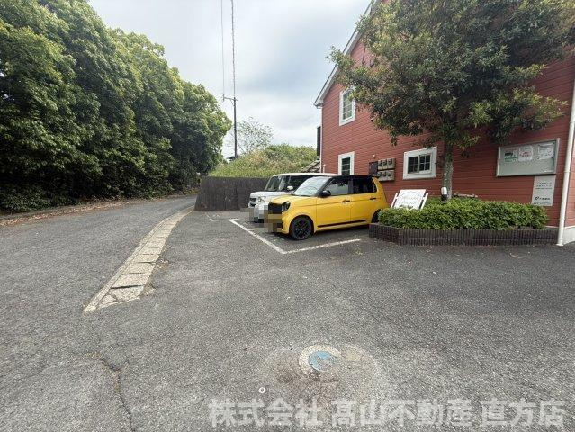 直方市大字感田のアパートの駐車場