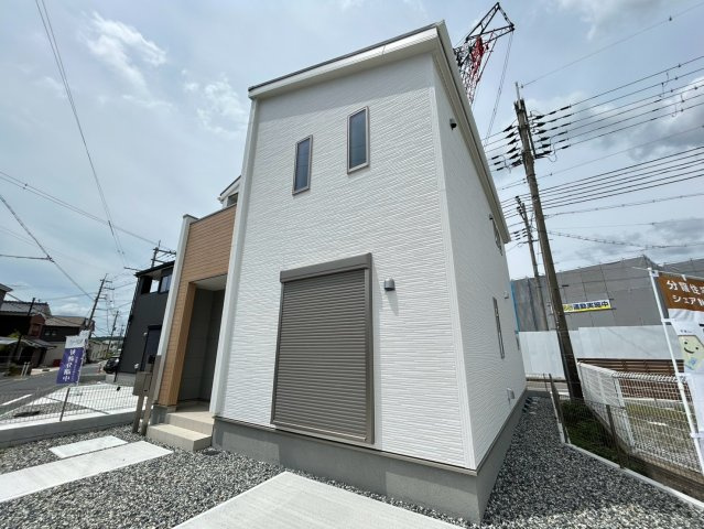 下滝野6期　2号棟の前面道路含む現地写真