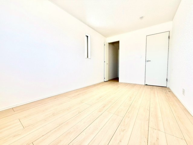 クレイドルガーデンうるま市与那城屋慶名 第６・２号棟の洋室|２階主寝室7.5帖＋WIC２帖