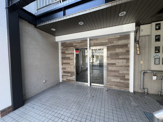 津山市船頭町　店舗71.02㎡のエントランス