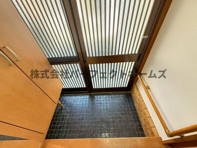 東藤田町　賃貸の玄関|収納もある玄関です