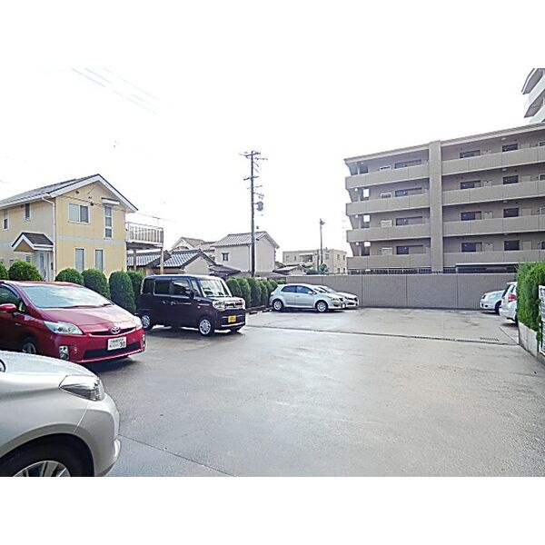 第3猪飼ビルの駐車場