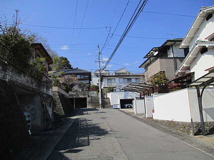 佐伯区薬師が丘２丁目 の前面道路含む現地写真