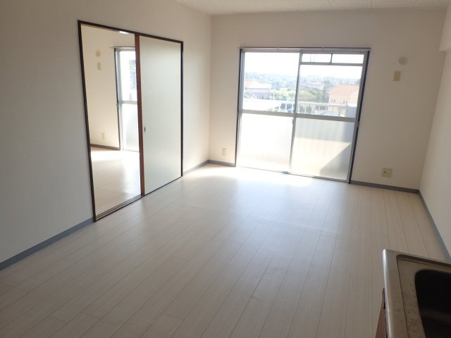 スカイガーデン兜山の居間・リビング