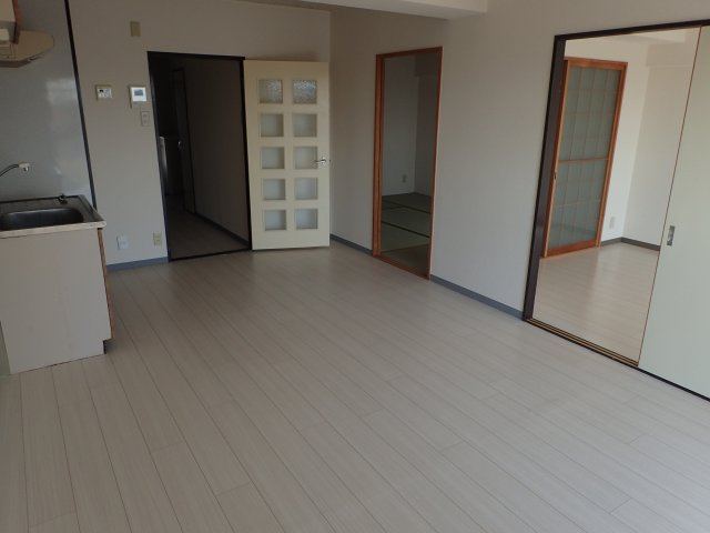 スカイガーデン兜山の居間・リビング