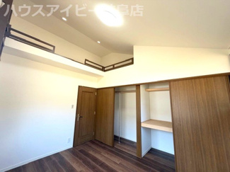 【洋室】 | 岐阜市隆城町！ミサワホームさん施工中古住宅！お車並列3台可能！広々25帖のリビング♪ロフト付き！ | 岐阜市隆城町！ミサワホームさん施工中古住宅！お車並列3台可能！広々25帖のリビング♪ロフト付き！