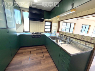 【キッチン】 | 岐阜市隆城町！ミサワホームさん施工中古住宅！お車並列3台可能！広々25帖のリビング♪ロフト付き！ | 岐阜市隆城町！ミサワホームさん施工中古住宅！お車並列3台可能！広々25帖のリビング♪ロフト付き！