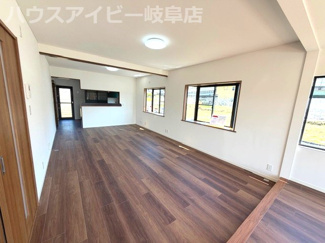 【居間・リビング】 | 岐阜市隆城町！ミサワホームさん施工中古住宅！お車並列3台可能！広々25帖のリビング♪ロフト付き！ | 岐阜市隆城町！ミサワホームさん施工中古住宅！お車並列3台可能！広々25帖のリビング♪ロフト付き！