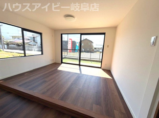 【洋室】 | 岐阜市隆城町！ミサワホームさん施工中古住宅！お車並列3台可能！広々25帖のリビング♪ロフト付き！ | 岐阜市隆城町！ミサワホームさん施工中古住宅！お車並列3台可能！広々25帖のリビング♪ロフト付き！