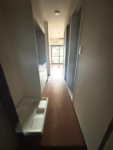 平成ビルの玄関|※別号室参考写真です