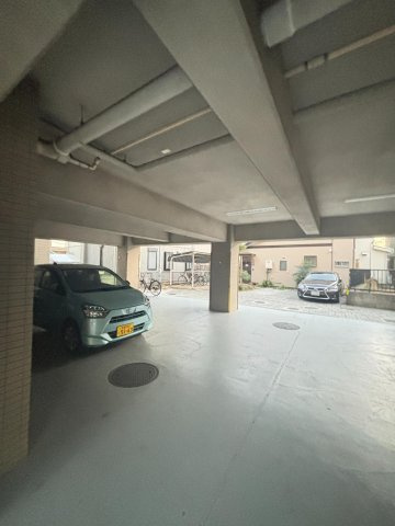 平成ビルの駐車場