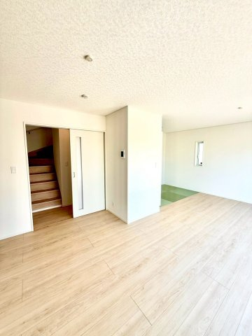 クレイドルガーデンうるま市与那城屋慶名 第６・３号棟の居間・リビング|明るくゆったりとしたLDK16帖＋タタミコーナー４帖